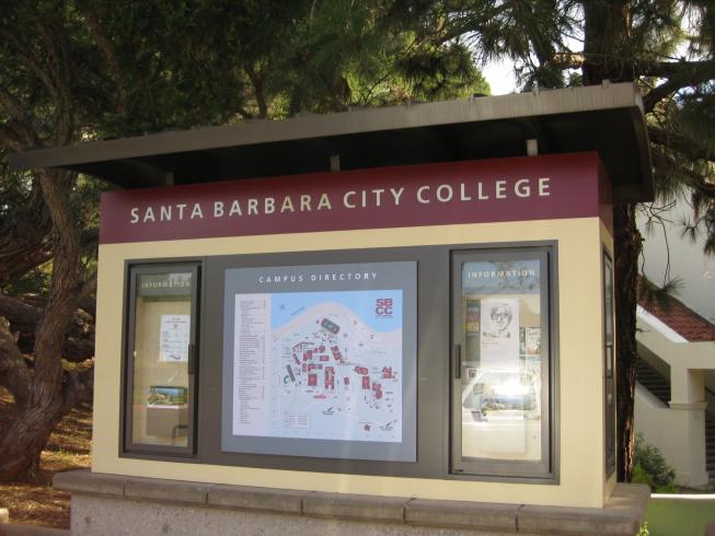 Entrée de l'université de Santa Barbara