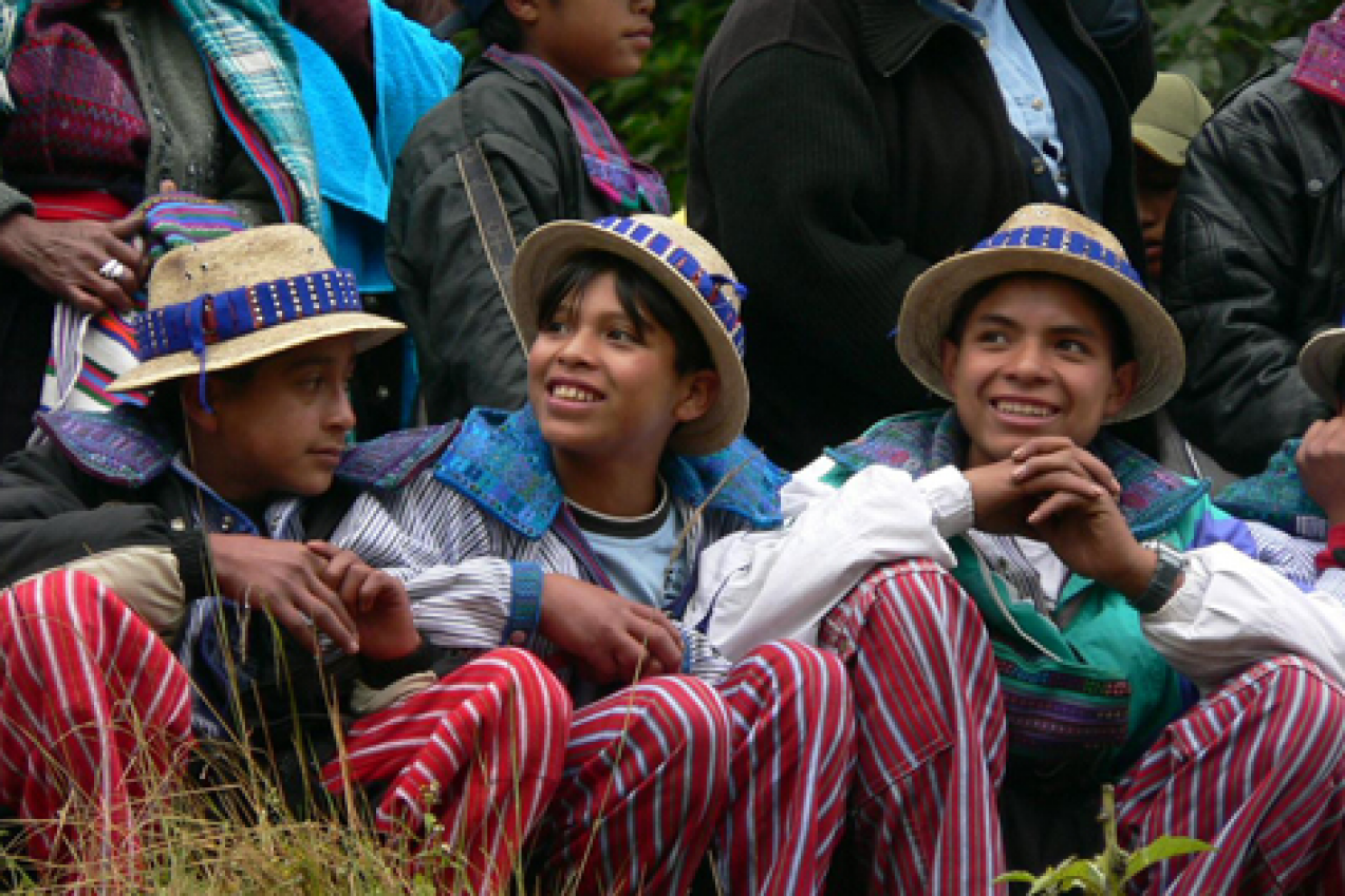 Tenue traditionnelle du Guatemala - AILS