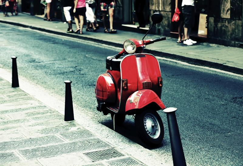 Scooter en ville à Florence - Italie
