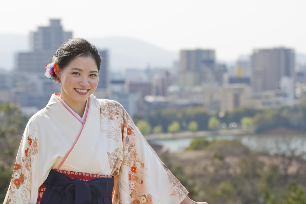 Femme en tenue traditionnelle Japon - AILS